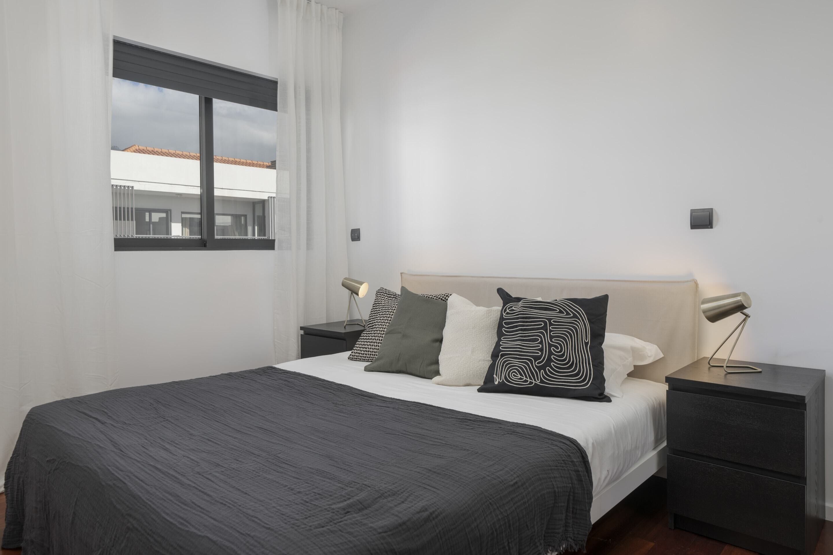 Apartamento básico | 3 quartos, escrivaninha, espaço de trabalho para notebook