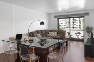 Apartamento básico | Área de estar | TV