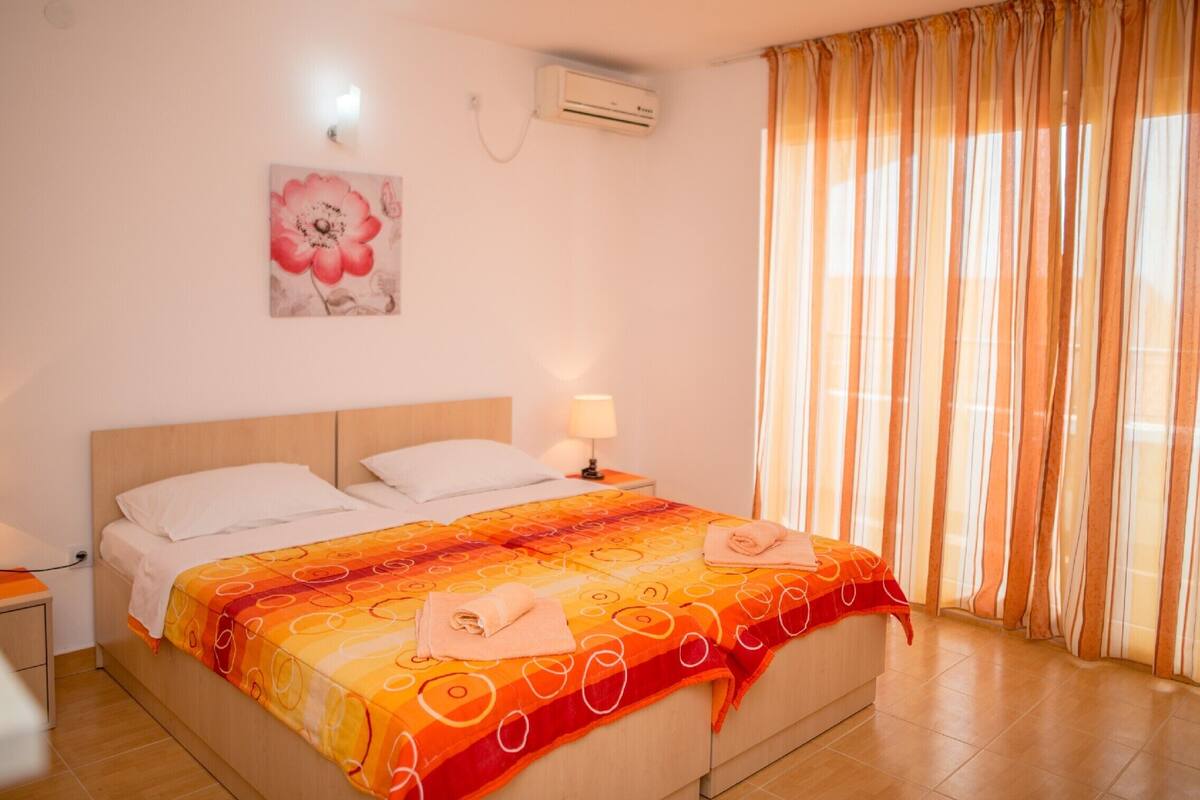 Traditional Studio | WiFi (free), bed sheets