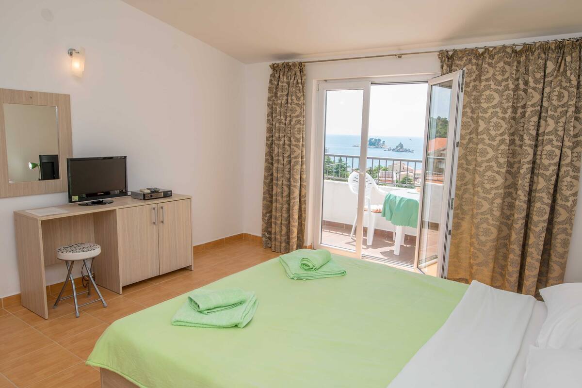 Superior Apartment, Sea View | WiFi (free), bed sheets