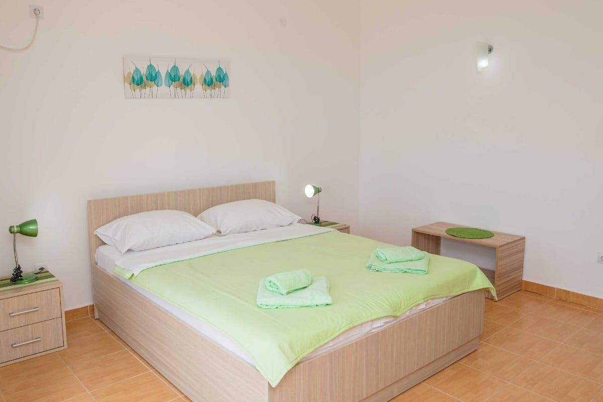 1 bedroom, free WiFi, bed sheets