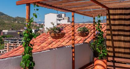 Hermoso Apartamento con Terraza Privada, Camas Queen, a 4 Cuadras del Parque