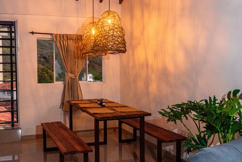 Hermoso Apartamento con Terraza Privada, Camas Queen, a 4 Cuadras del Parque