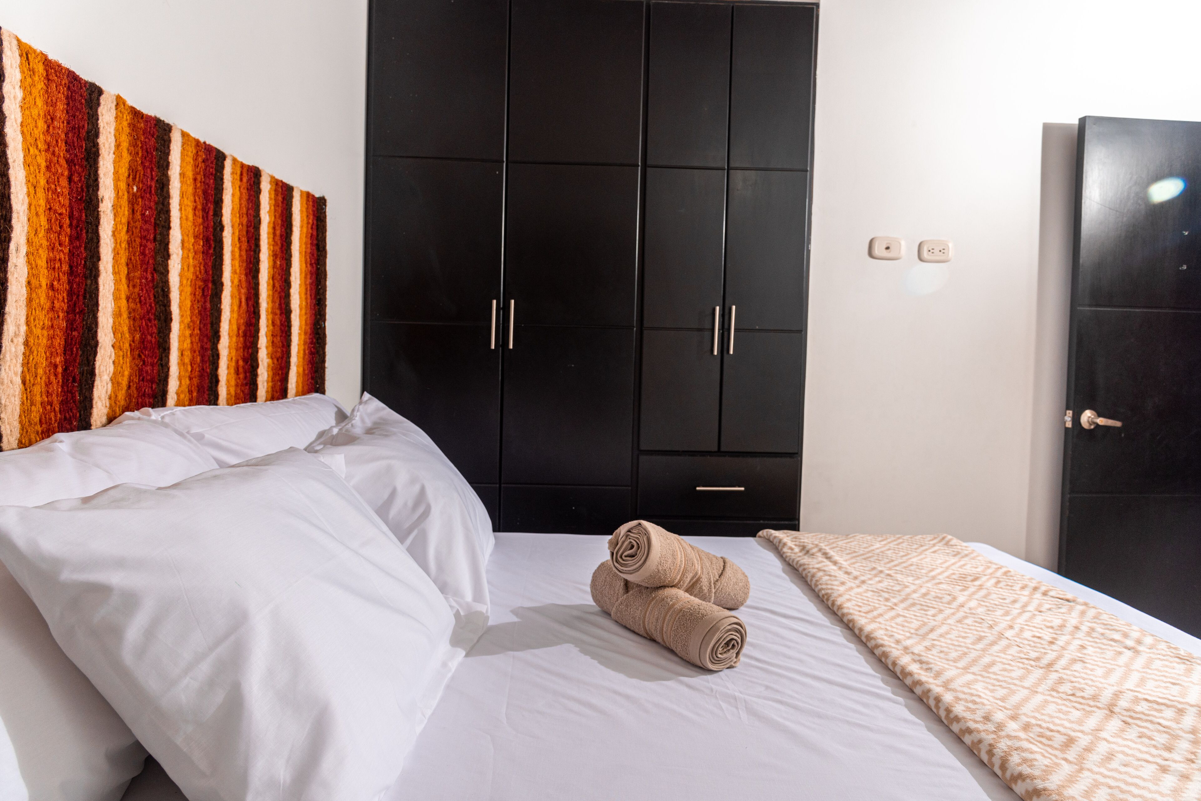 3 chambres, bureau, Wi-Fi, draps fournis