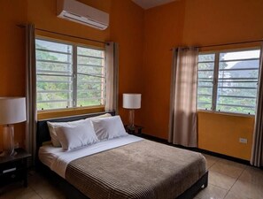 4 bedrooms, desk, iron/ironing board, free WiFi