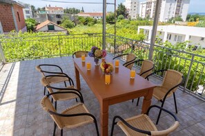 Apartemen Keluarga | Teras/patio