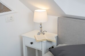 1 habitación, tabla de planchar con plancha, cuna de viaje y wifi 