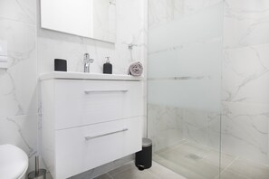 环保洗浴用品、吹风机、毛巾、肥皂