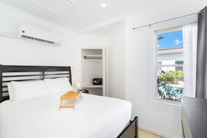 1 bedroom, iron/ironing board, WiFi (free), bed sheets - Poolside 1BR Retreat w/ Kitchen near Eagle Beach (Noord)