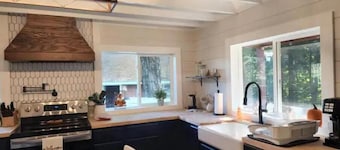 Lackawanna Lodge - Cozy two bedroom cottage