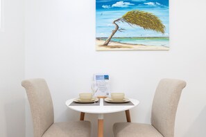 Dining - Cozy one-bedroom residence in Little Paradise (Noord)