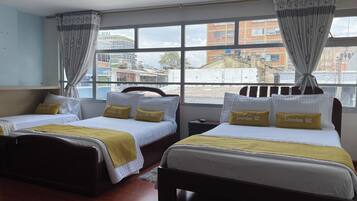 Ropa de cama de alta calidad, cubrecamas y muebles diferentes