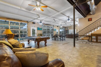 San Bernard River House, heated pool, riverfront