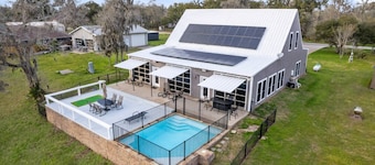 San Bernard River House, heated pool, riverfront