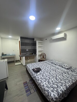 Basic Cabin, 1 Queen Bed | 1 bedroom, free WiFi - POSADA MISS ANIBEL  (San Andrés)