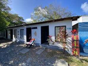 Cabana básico, 1 cama Queen | Terraço/pátio