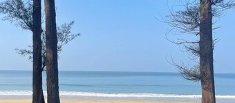 Luxury Studio steps from Turtle Beach