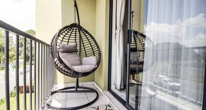 Urban Oasis apartment near O.R Tambo Airport (JNB) with UPS for loadshedding