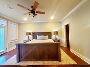 3 室のベッドルーム、アイロン / アイロン台、WiFi (無料)、ベッドシーツ