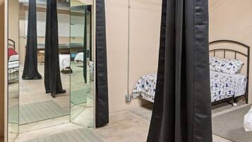 6 bedrooms, desk, iron/ironing board, free WiFi
