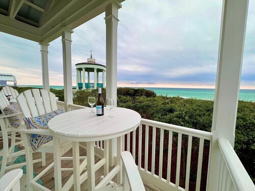 Beachfront  Spectacular picture perfect renovation in Seaside