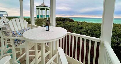 Beachfront Spectacular picture perfect renovation in Seaside
