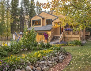 Exterior - Peak 7, dog friendly fenced in yard, hot tub, pool table & dedicated work space (Breckenridge)