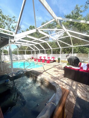 Tina de hidromasaje al aire libre