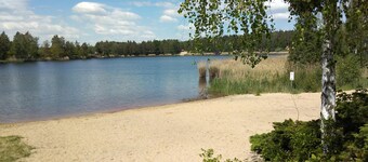 Pure vacation in our "See-Ferienwohnung 4" directly at the Möhlauer See. Our largest apartment has approx. 85 square meters of living space