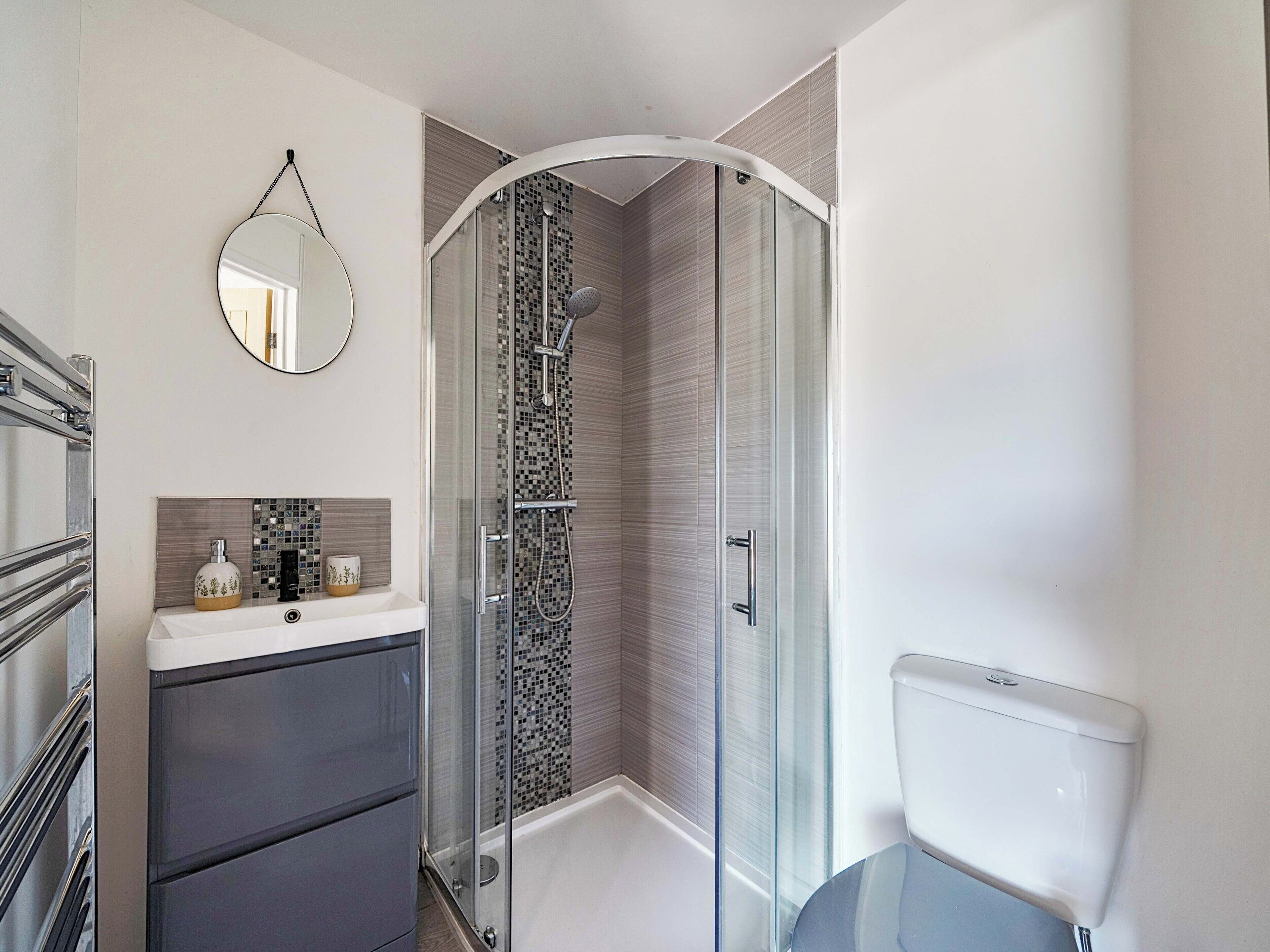 Cottage | Bathroom | Shower