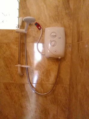 House | Bathroom | Shower, towels - Spacious 2-bed House in Carriacou (Hillsborough)