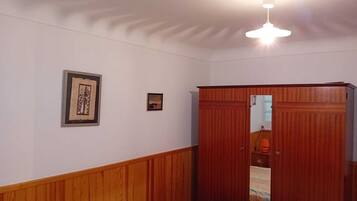 2 chambres, fer et planche Ă repasser