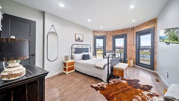 2 bedrooms, desk, iron/ironing board, travel crib