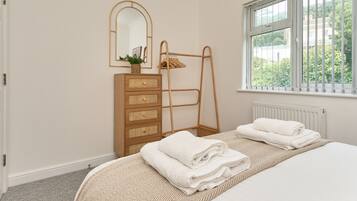 Apartamento | 3 quartos, escrivaninha, Wi-Fi de cortesia, roupa de cama