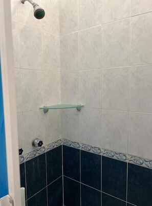 Shower, hair dryer, towels, soap - Tikal Studio (Puerto Vallarta)