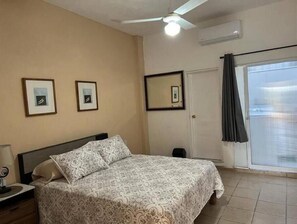 1 slaapkamer, een strijkplank/strijkijzer, gratis wifi