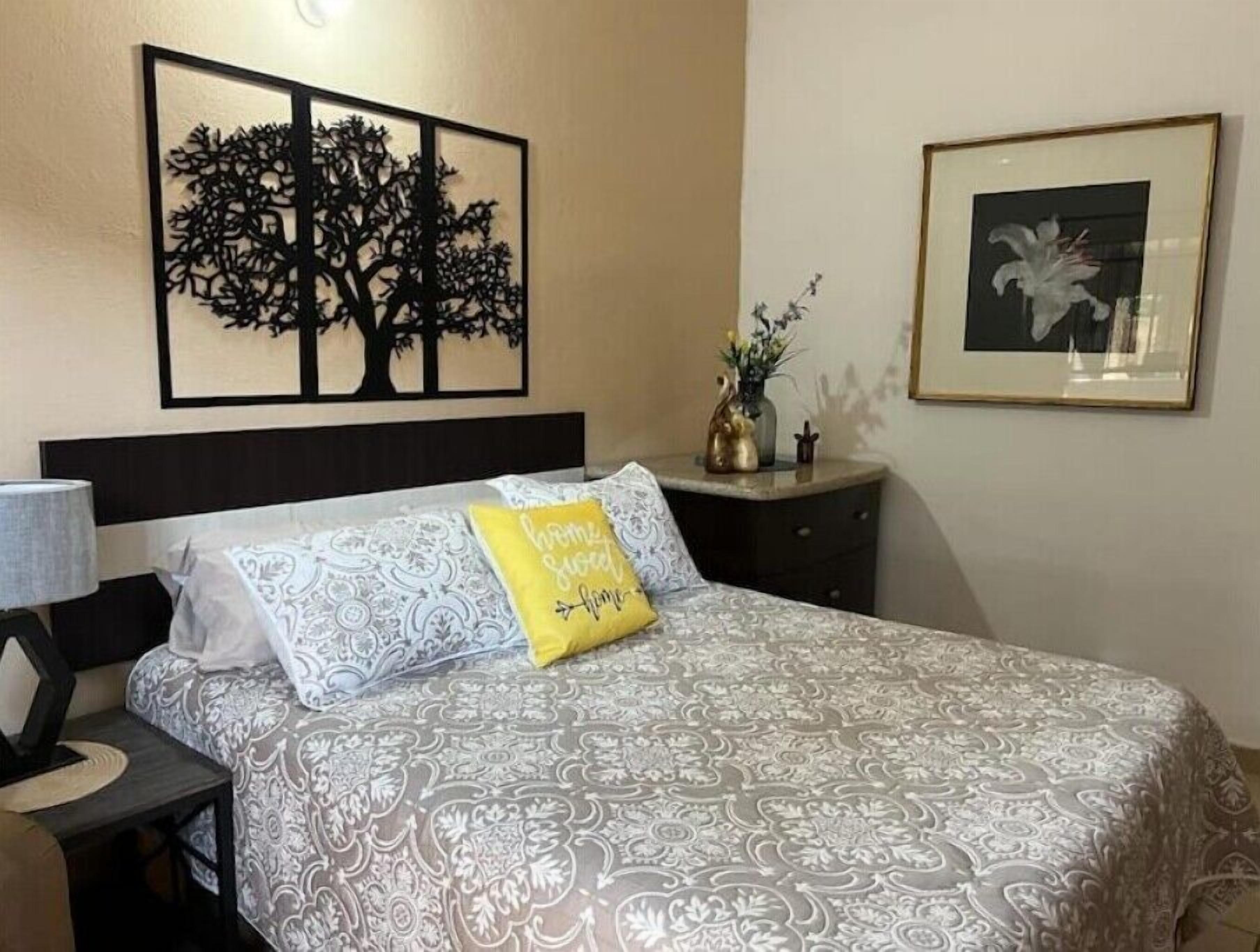 1 habitación, tabla de planchar con plancha, wifi gratis y ropa de cama 