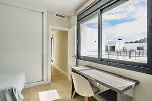 3 chambres, fer et planche à repasser, draps fournis