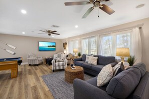 Smart TV - Beautiful waterfront pool home SE Cape Coral  (Cape Coral)