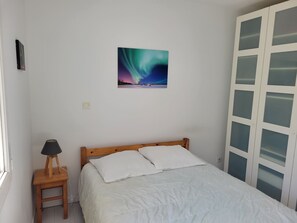 4 chambres, fer et planche à repasser, Wi-Fi gratuit, draps fournis