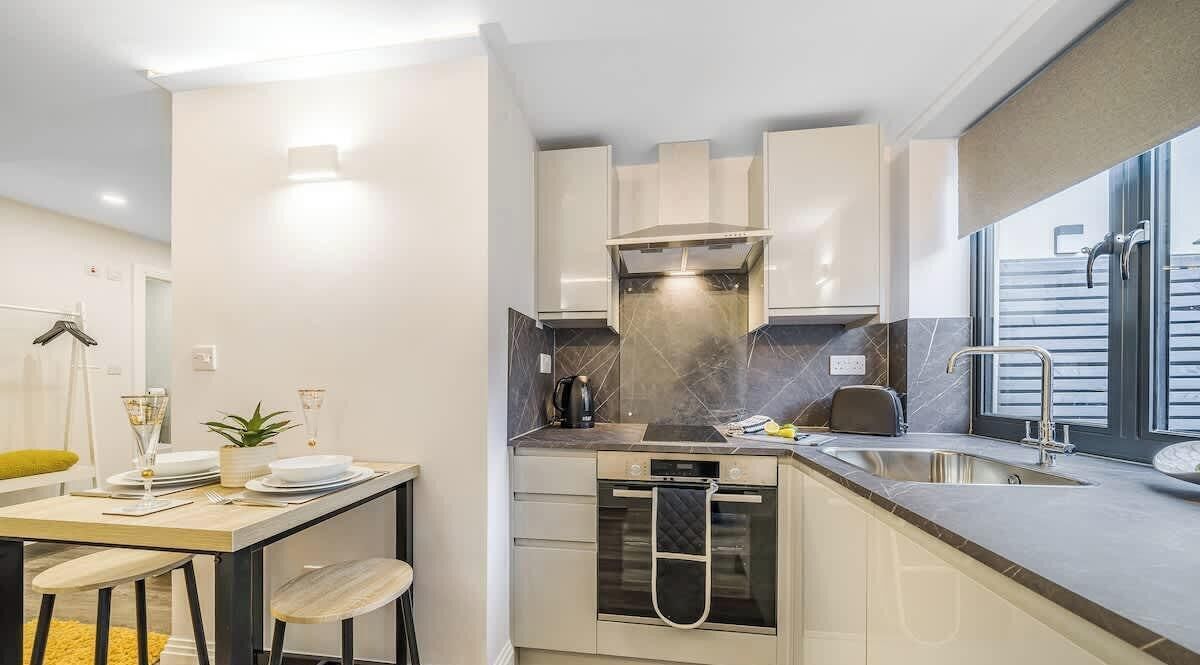 Fridge, microwave, oven, dishwasher