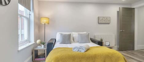 1 habitación, tabla de planchar con plancha, cuna de viaje y wifi