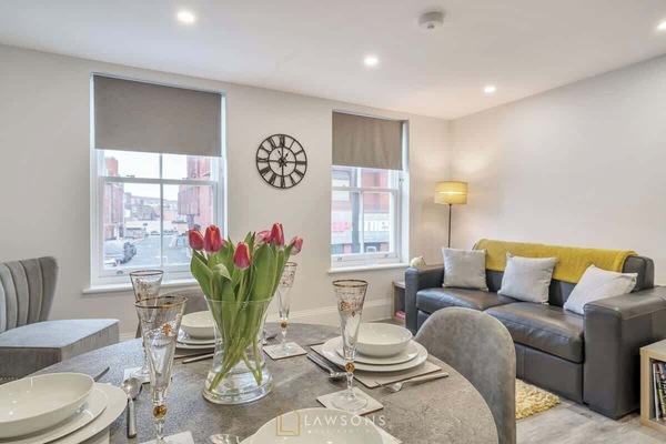 Dining table/living area