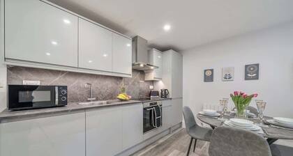 Central Windsor 1BR | Steps from Attractions
