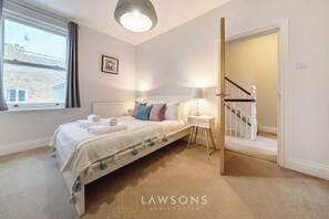 5 habitaciones, tabla de planchar con plancha, cuna de viaje y wifi