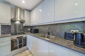 Réfrigérateur, micro-ondes, four, lave-vaisselle