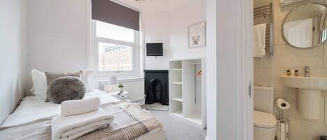 4 bedrooms, iron/ironing board, travel cot, WiFi