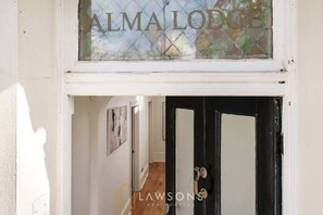 تفاصيل الفندق من الخارج