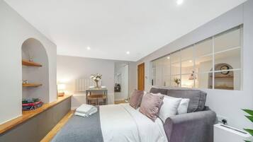 1 bedroom, iron/ironing board, travel cot, WiFi