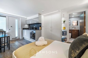 1 bedroom, iron/ironing board, WiFi